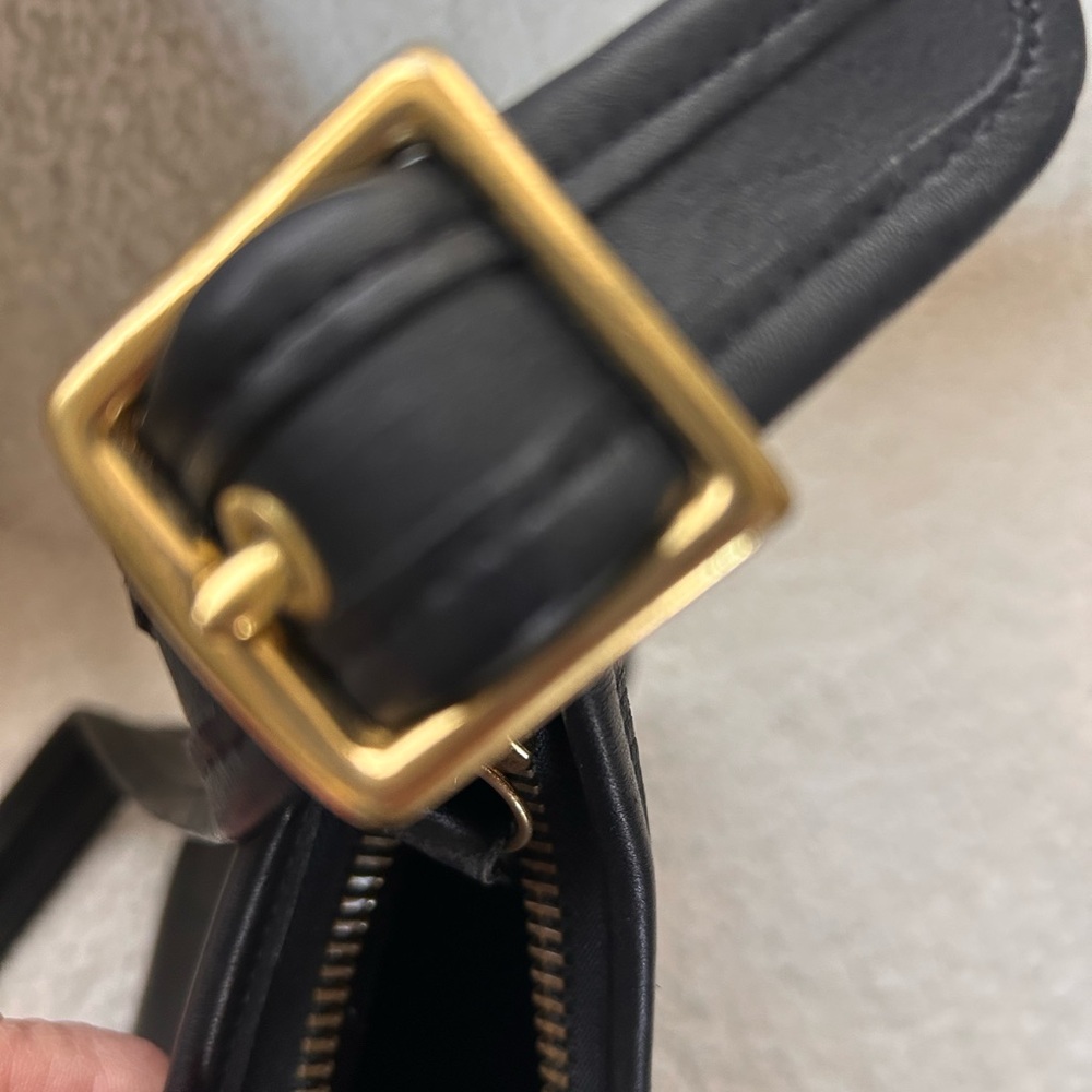 HOT!   Vintage Coach Black Leather Shoulder Bag with Gold Accents - Picture 8 of 16